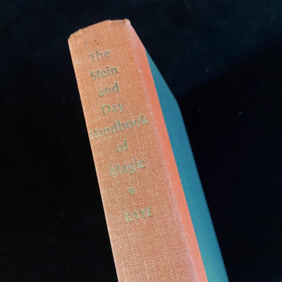 THE STEIN AND DAY HANDBOOK OF MAGIC - KAYE