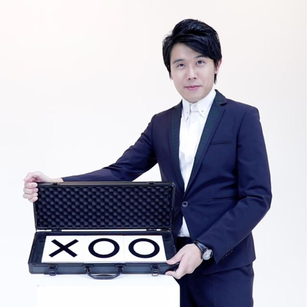 PRO PARLOUR TIC TAC TOE - Bond Lee & Wan