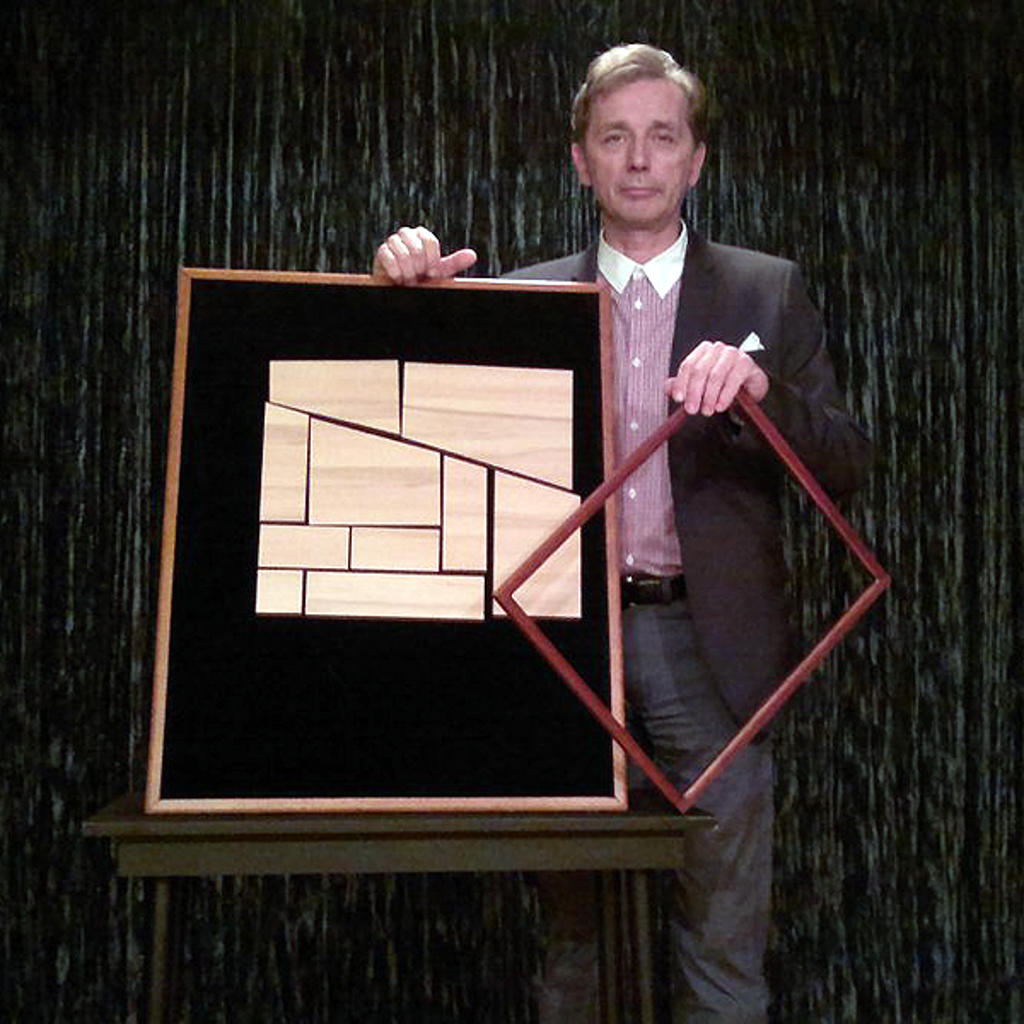 GIANT PUZZLE ILLUSION