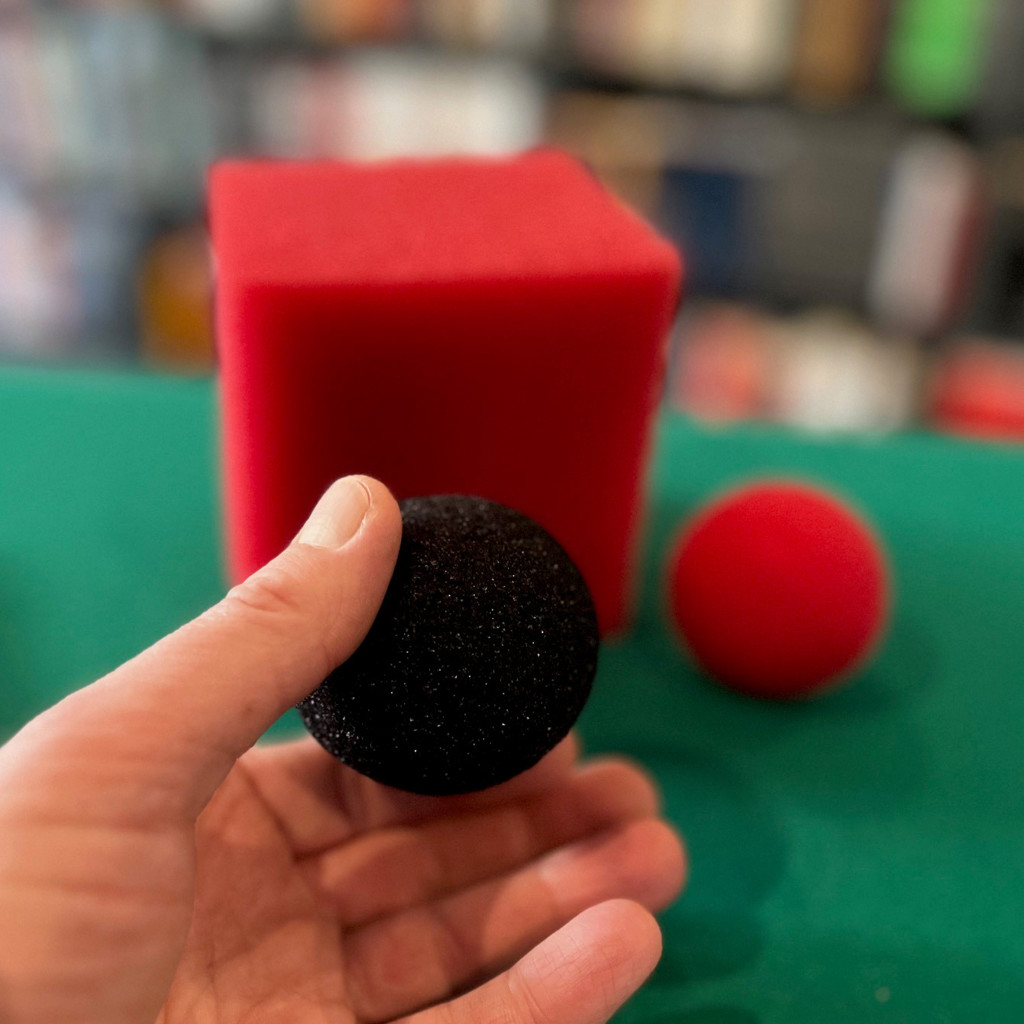 GIANT COLOR-CHANGING BALL TO SQUARE - Magic by Gosh