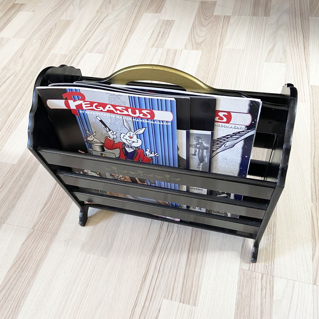 MAGAZINE RACK - Anton Corradin