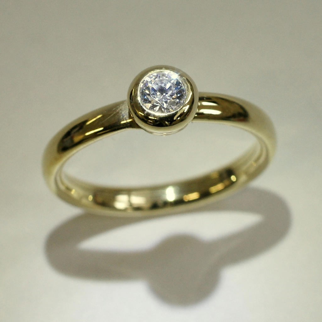 BENNETT HIMBER RING - guldring med sten