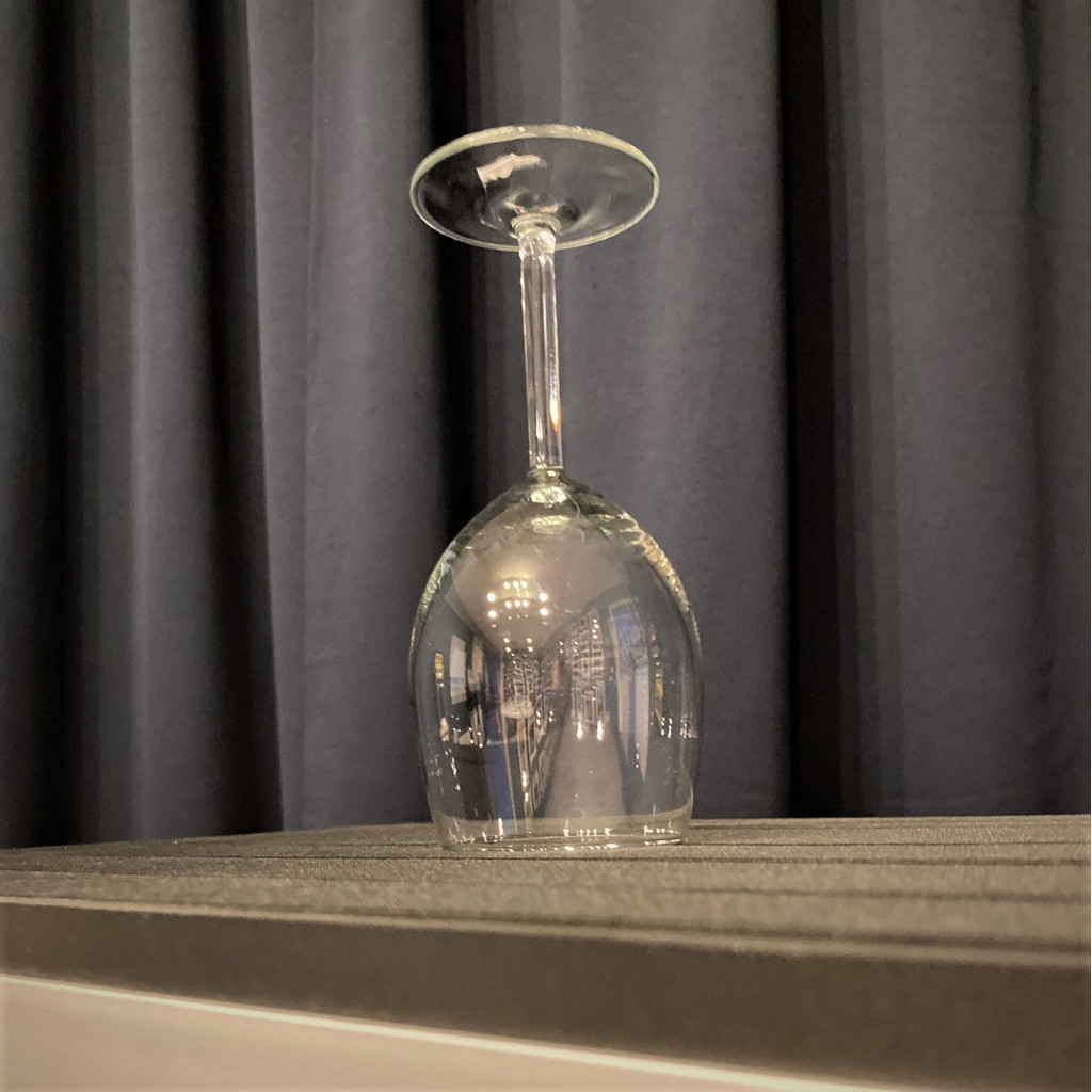 GLASS BREAKING TABLE