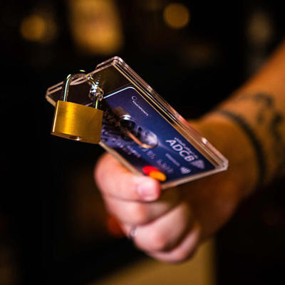 THE LUCKY KEY (close-up)