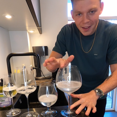 KUNSTEN AT SPILLE PÅ GLAS