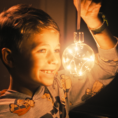 THE MAGIC CHRISTMAS BALL