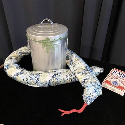 SNAKE IN TRASH CAN - UnderMagic