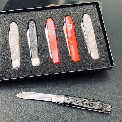 COLOR CHANGING KNIVES - David Regal