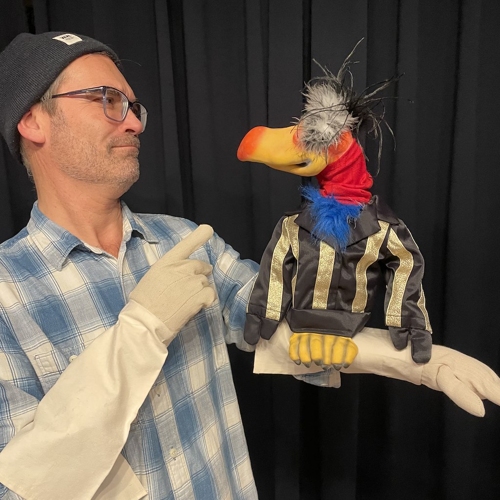 AXTELL BIRD PUPPET WITH BIRD ARM ILLUSION