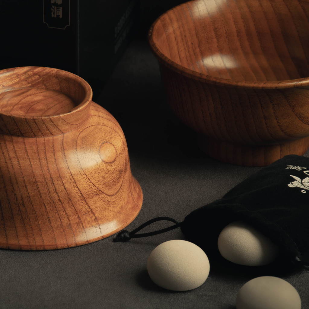 THE ULTIMATE CHINESE CUPS & BALLS