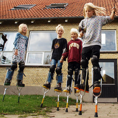 GREEN ACTOY STILTS - 5-8 years