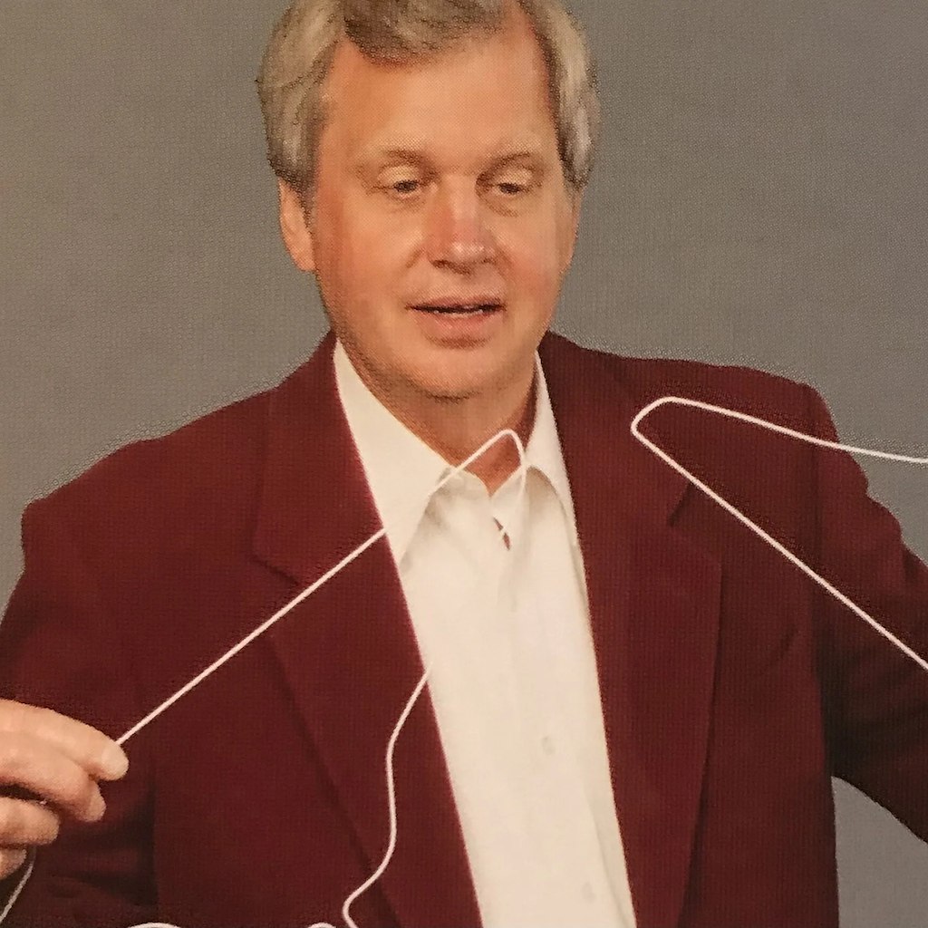 IMPROMPTU LINKING COATHANGERS - Mike Caveney