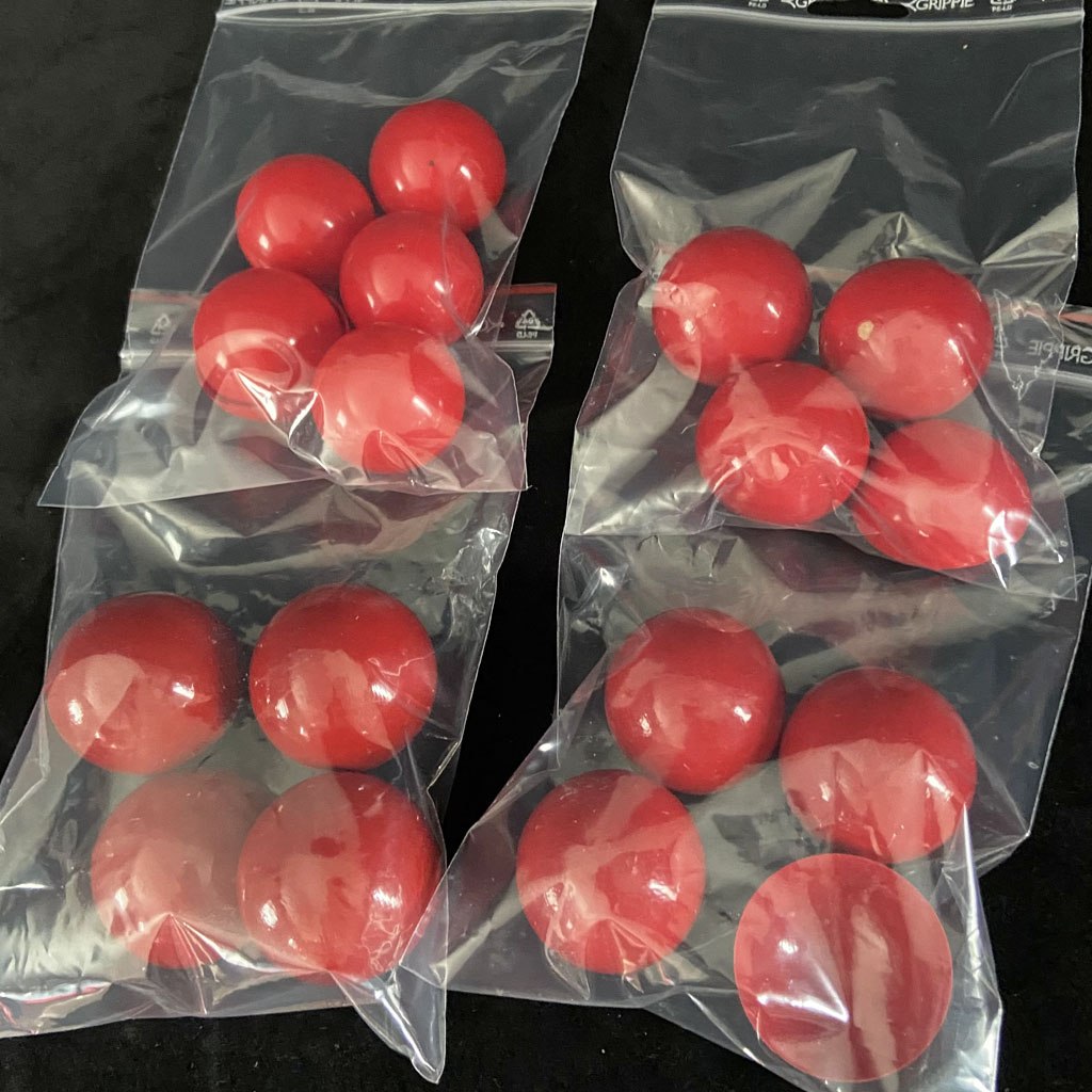 MIX OF RED MULTIPLYING BALLS