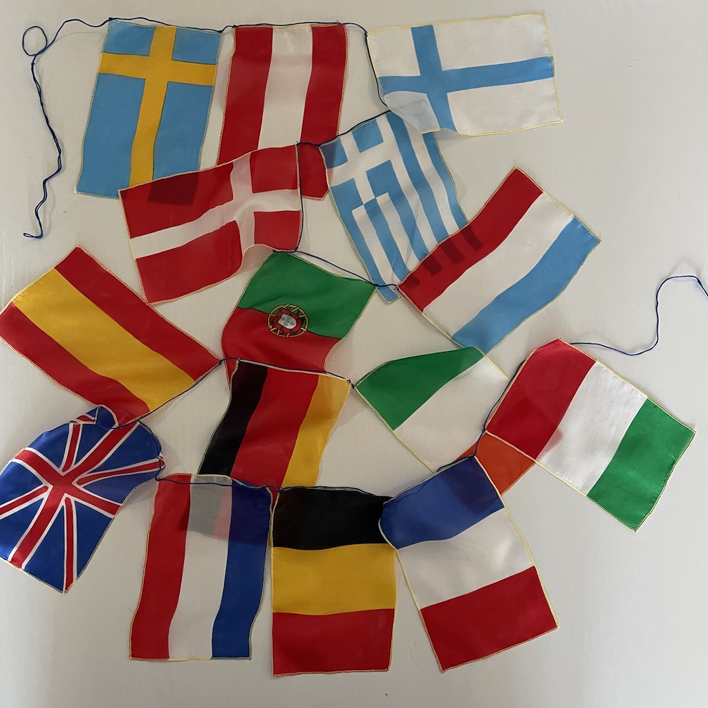 STRING OF 12 SILK FLAGS