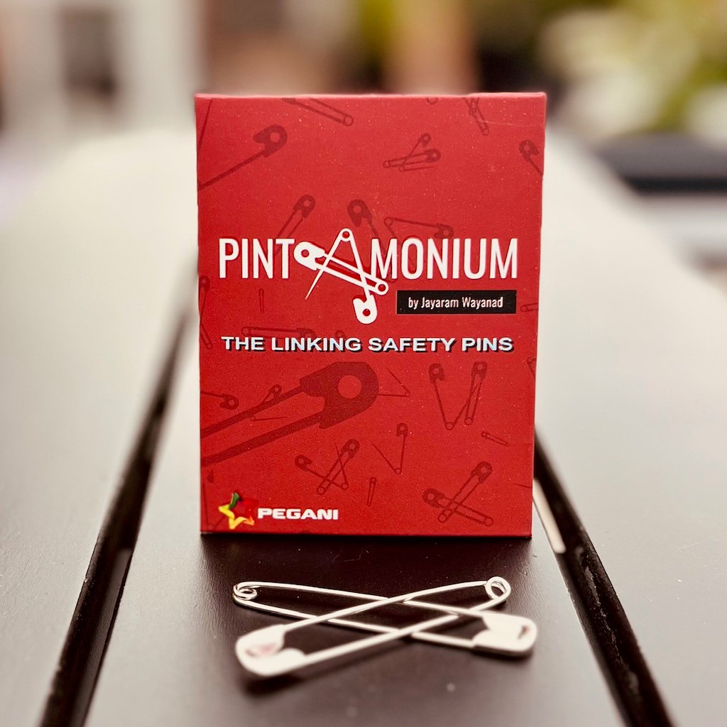 PINTAMONIUM - Linking Safety Pins