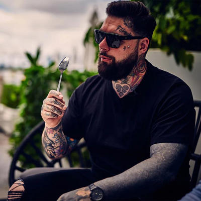 HOW TO READ MINDS - Peter Turner