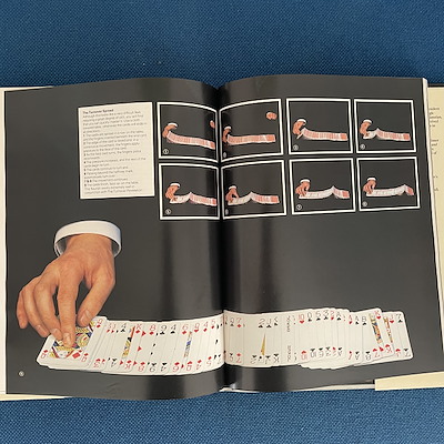 THE ENCYCLOPEDIA OF MAGIC - Edwin A. Dawes and Arthur Setterington