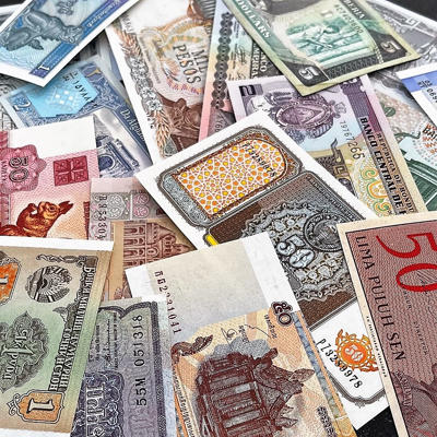 VALUTA - ægte pengesedler fra alverdens lande