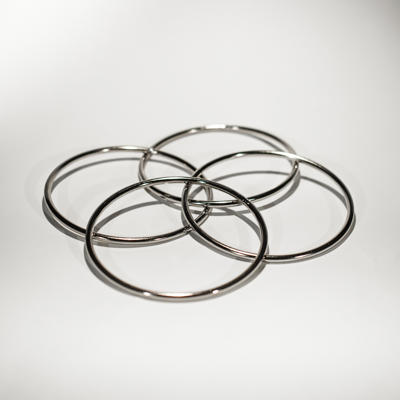 CLOSE-UP LINKING RINGS