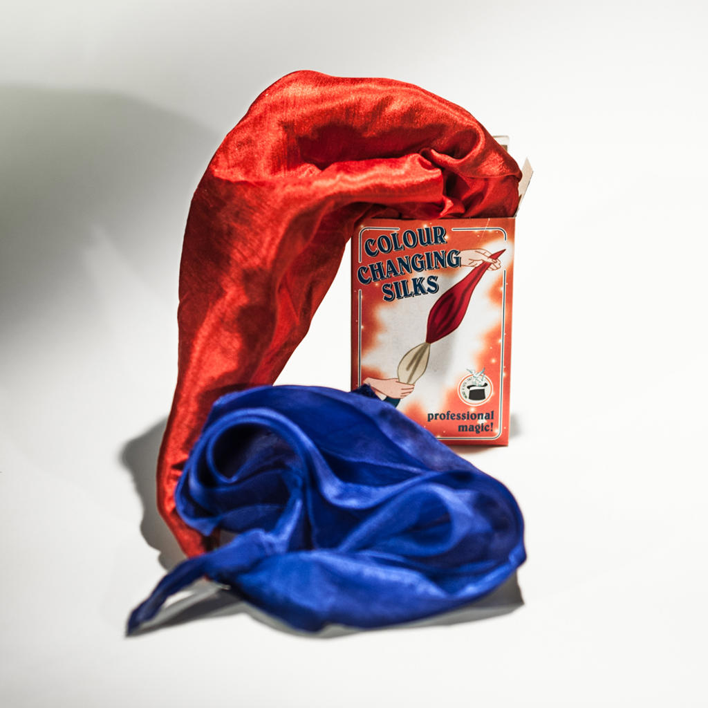 COLOUR CHANGING SILKS
