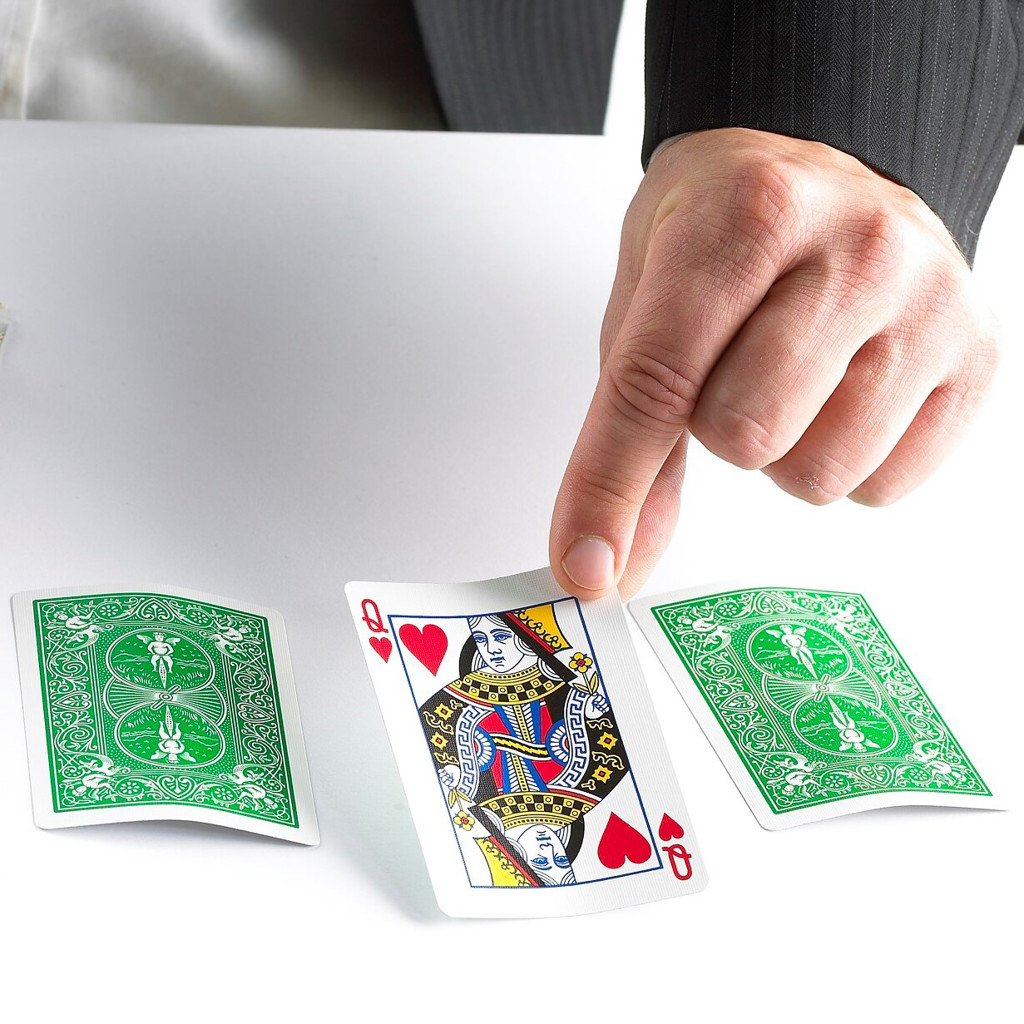 TRE-KORT SPILLET af David Lindgreen 