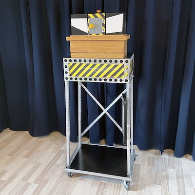 TRI SECTION ARM ILLUSION