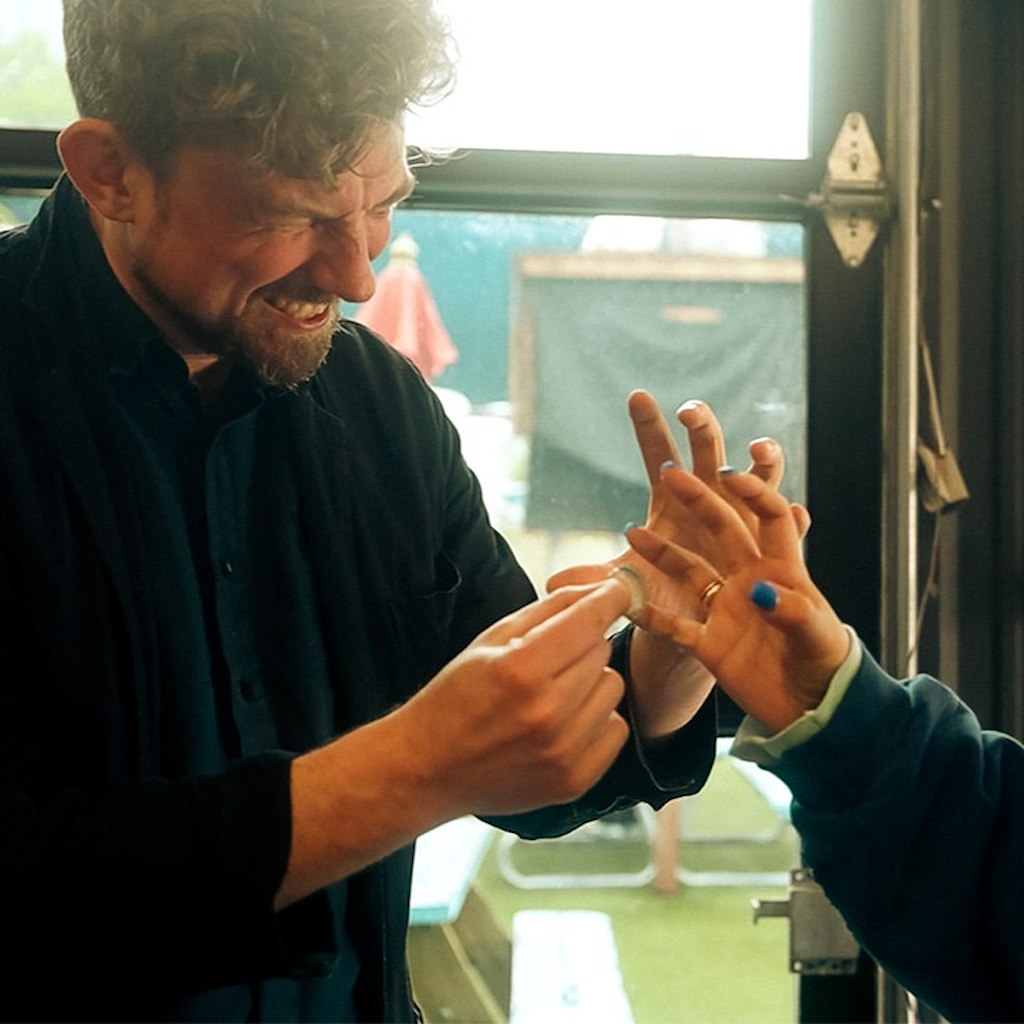 BOTTOM'S UP - Tobias Dostal