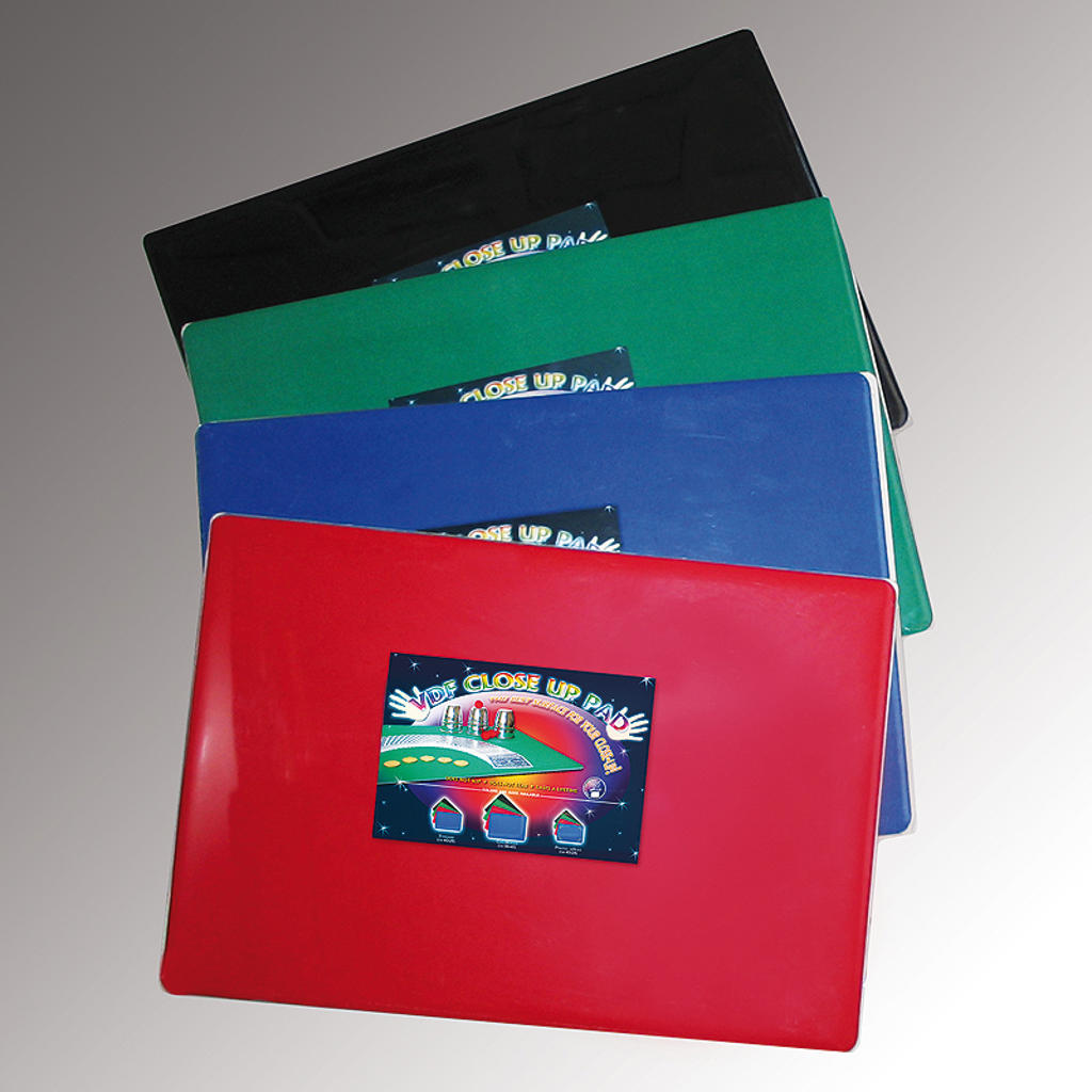 CARD WORKER CLOSE-UP MAT